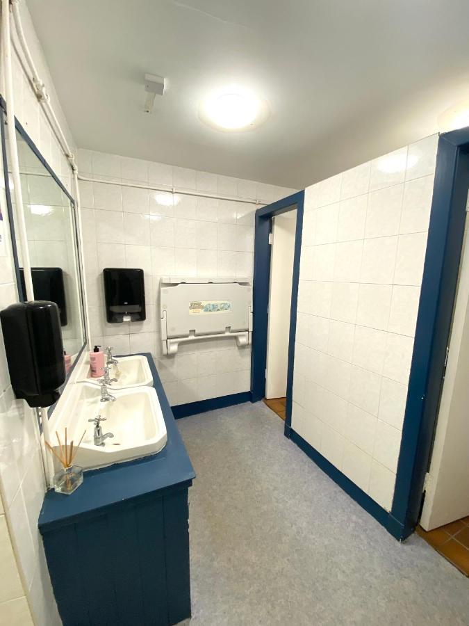 The County Hotel - Self Check-In, Ultra Fast Wi-Fi, Free Parking, Central Location 塞尔柯克 外观 照片