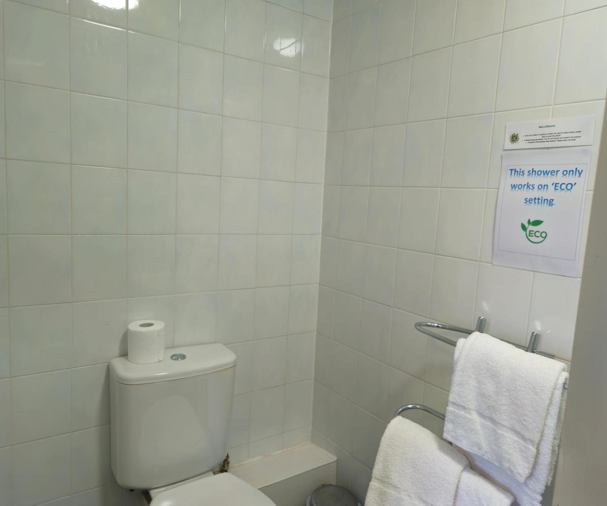 The County Hotel - Self Check-In, Ultra Fast Wi-Fi, Free Parking, Central Location 塞尔柯克 外观 照片